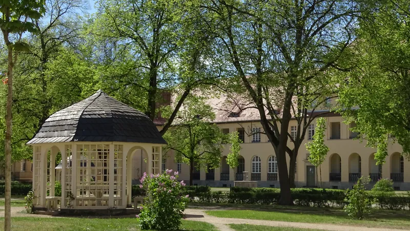 Modernes Wohnen im sanierten Denkmal – 4-Zimmer im Ludwig Hoffmann Quartier — photo 1
